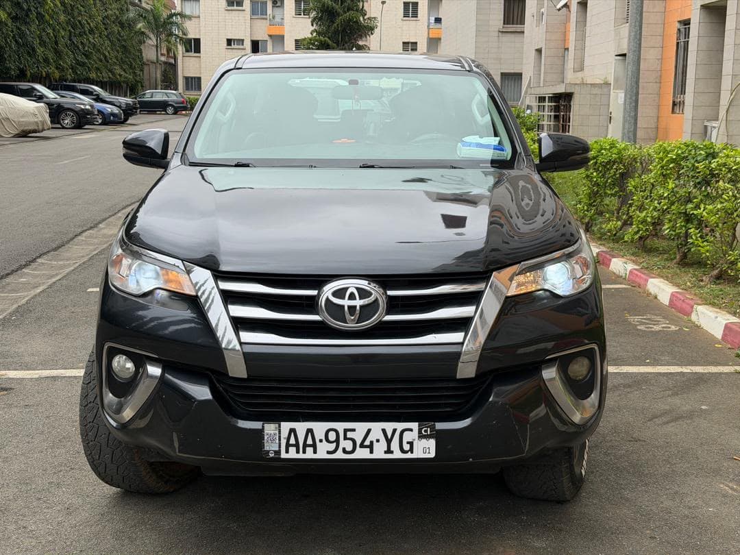 Toyota Fortuner 2020 — photo 1