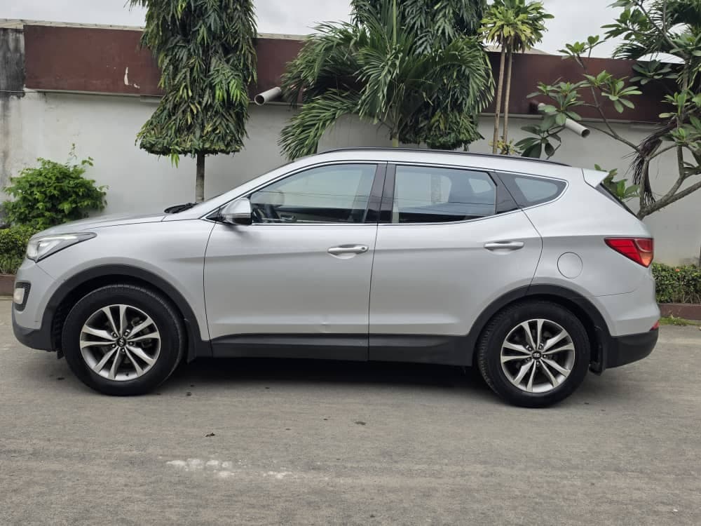 Hyundai Sonata YF 2016 — photo 1
