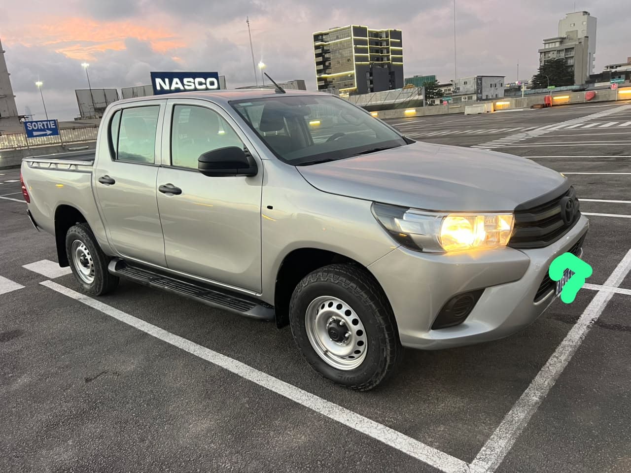 Toyota Hilux 2022 — photo 1