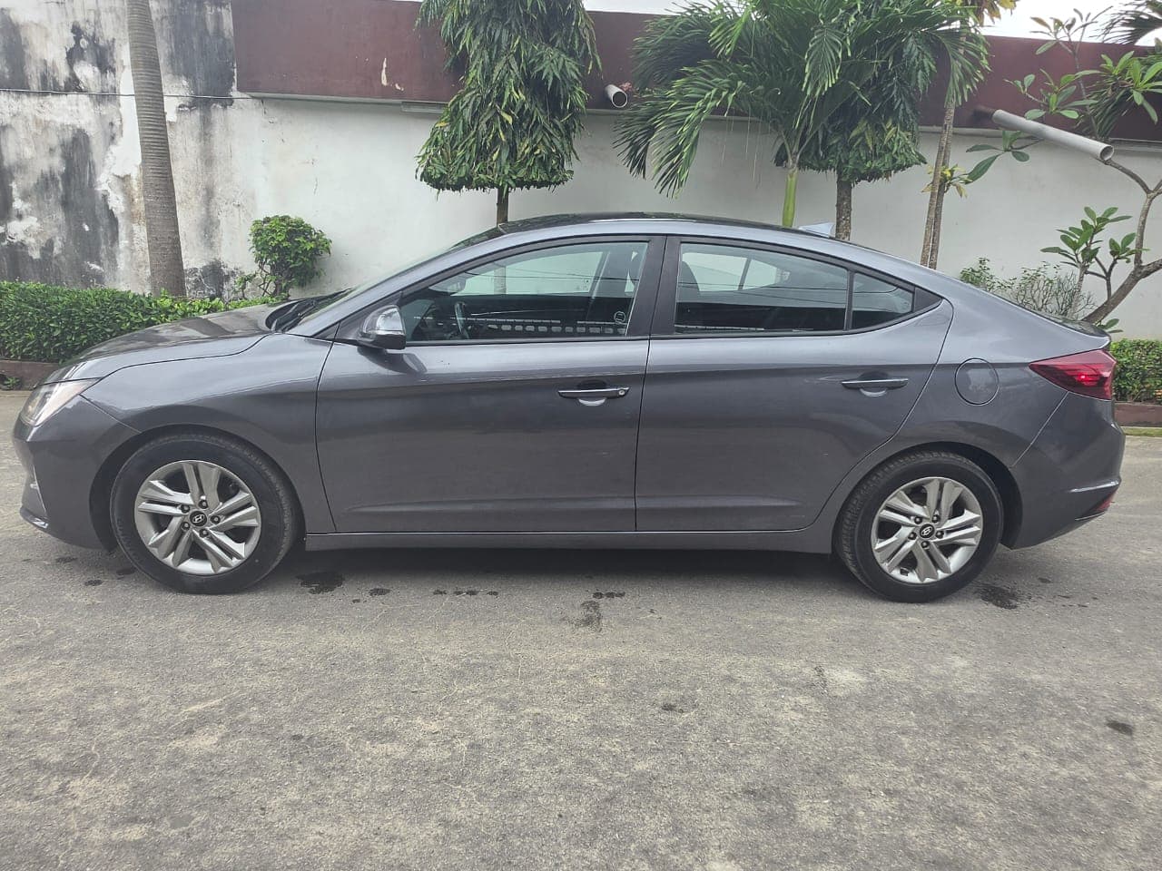 Hyundai Elantra 2020 — photo 1