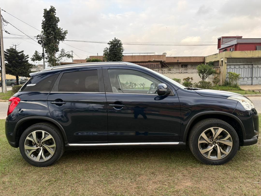 Citroën C4 2017 — photo 1